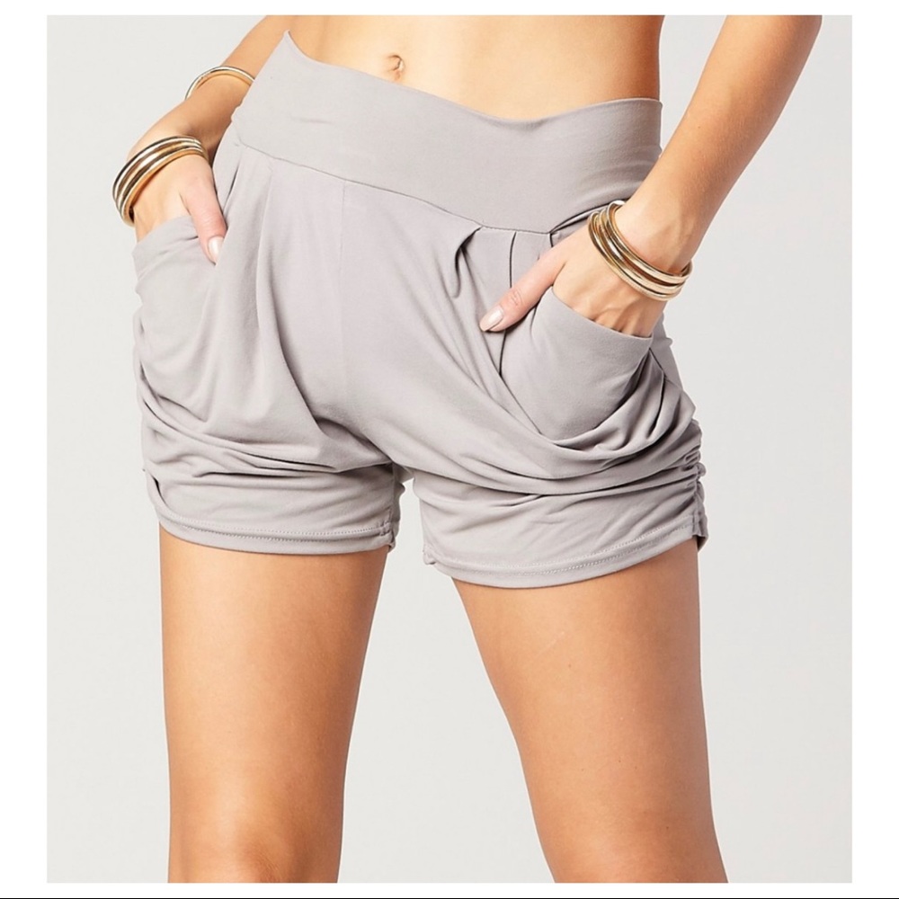 Cool for the Summer Fabulous Haren Shorts - Picture 2 of 4